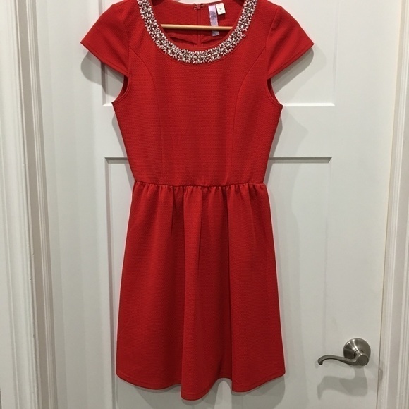 FRANCESCA’S Alya red dress pearl bling trim size medium - Picture 3 of 9